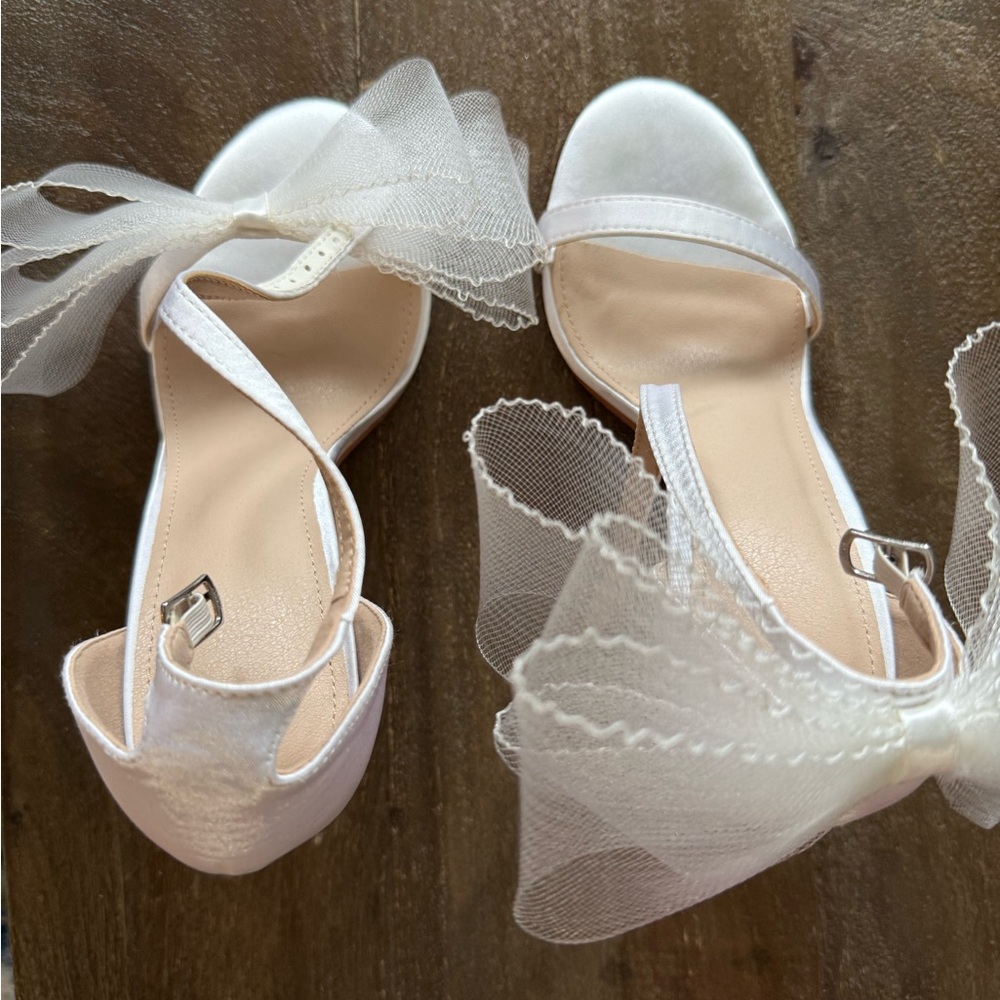 Brand New Amazon White Women's Heels with Bow Detail